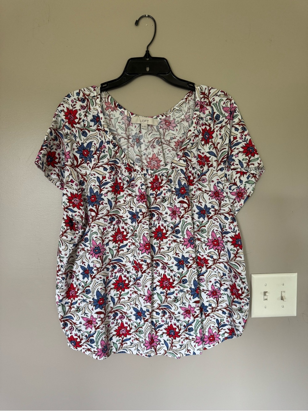 LOFT White Floral V-Neck Short Sleeve Blouse
